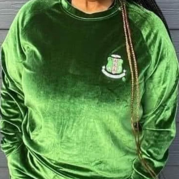 Two piece set - Picture 2 of 2